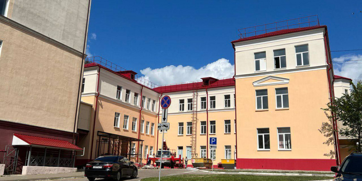 В Смоленске реконструкция корпуса Центра медреабилитации и больницы скорой помощи идет с опережением графика
