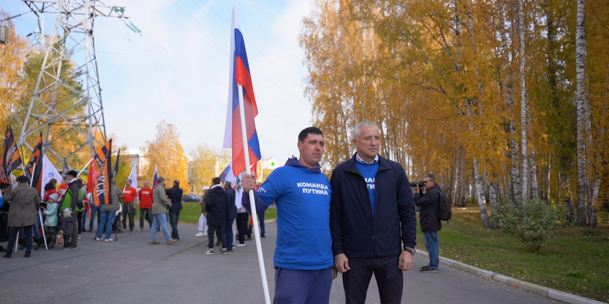 Губернатор Владимир Мазур открыл в Томске флешмоб «Поздравь Президента»