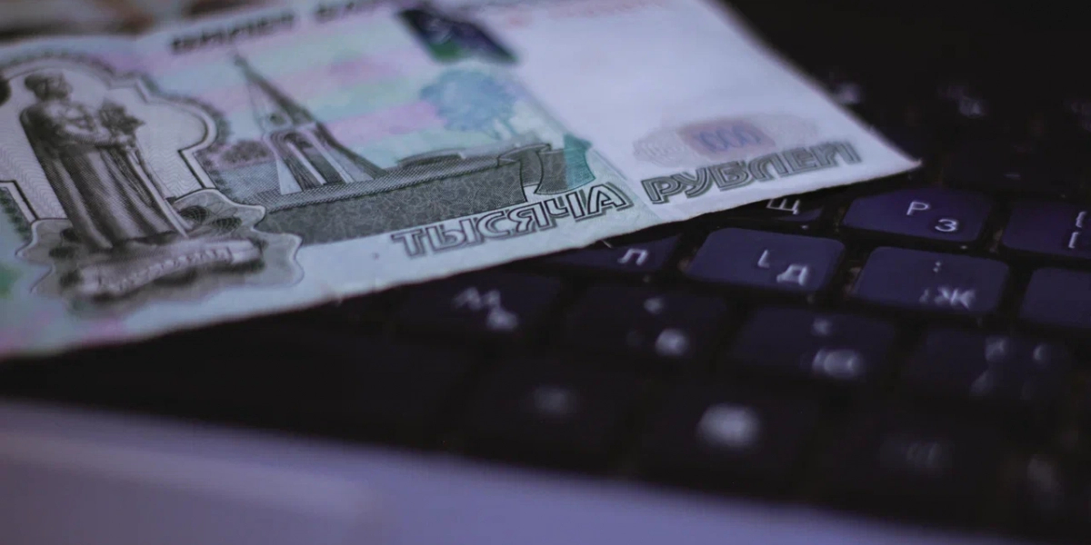 С апреля окладную часть зарплаты медработников Крыма подняли на 50%