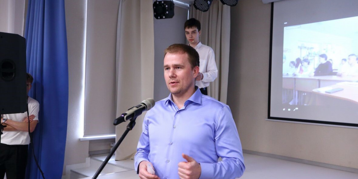 Губернатор Владимир Мазур открыл телемост между школьниками Томска и Приазовья