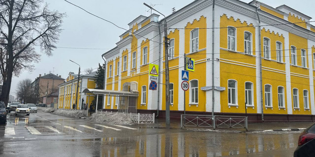 Костромские чиновники опровергли согласование розовой двери на памятнике архитектуры