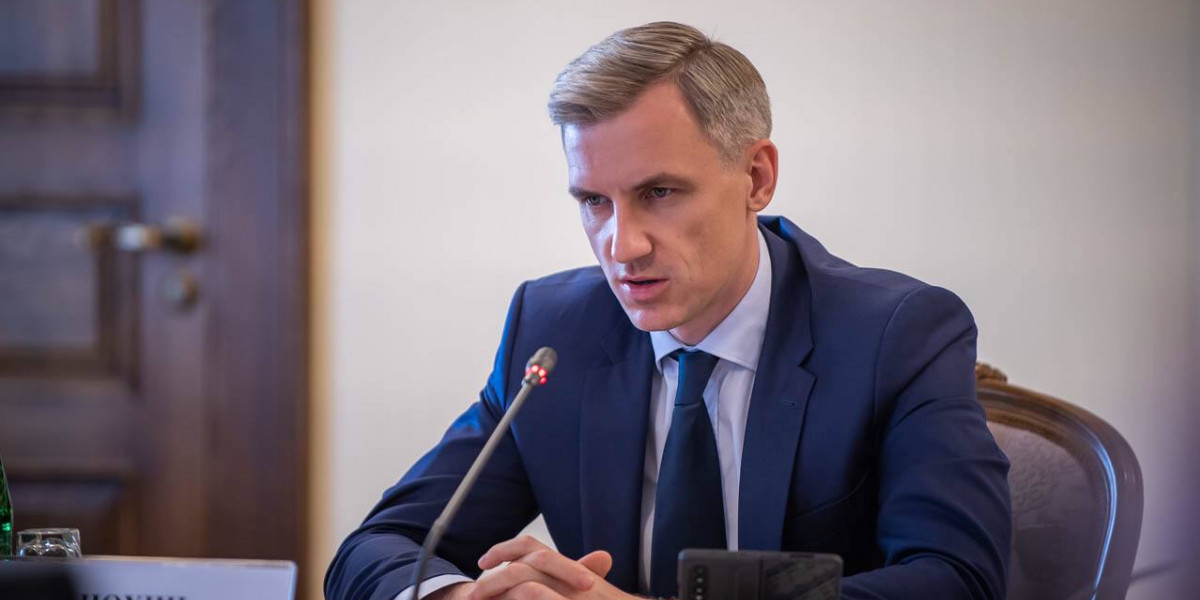 Губернатор Анохин поручил ввести в Смоленской области социальную дисконтную карту «Zа добро»