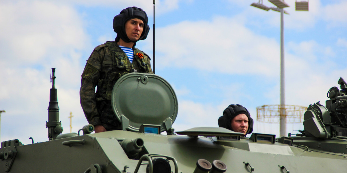Андрей Клинцевич говорит, что Россия готова задействовать на Украине крупные резервные группировки войск, но наступление не станет «лёгкой прогулкой» из-за больших объёмов иностранной помощи