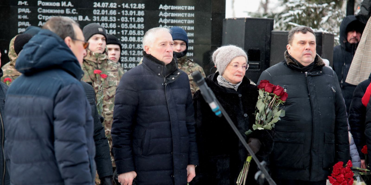 Томский губернатор Мазур почтил память воинов-интернационалистов в 35-ю годовщину вывода Советских войск из Афганистана