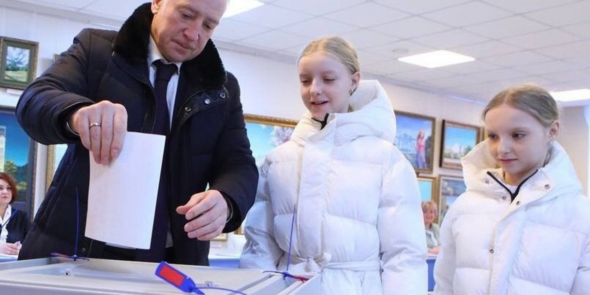 Губернатор Владимир Мазур проголосовал на выборах Президента России