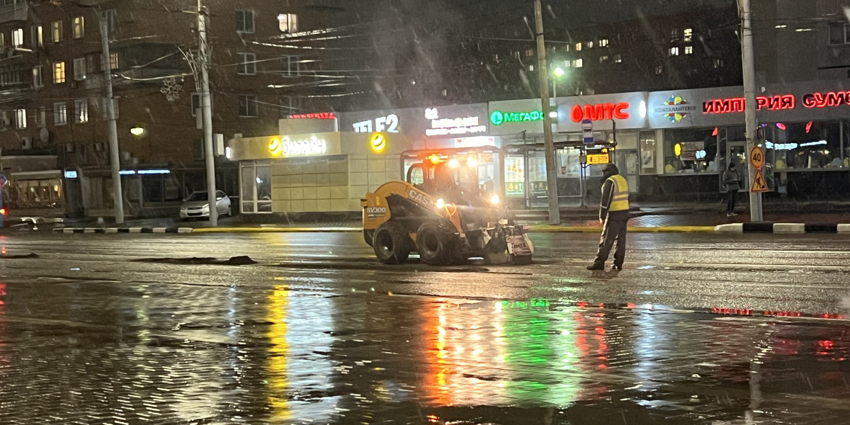 В Самаре порыв водовода привел к потопу на Вольской улице