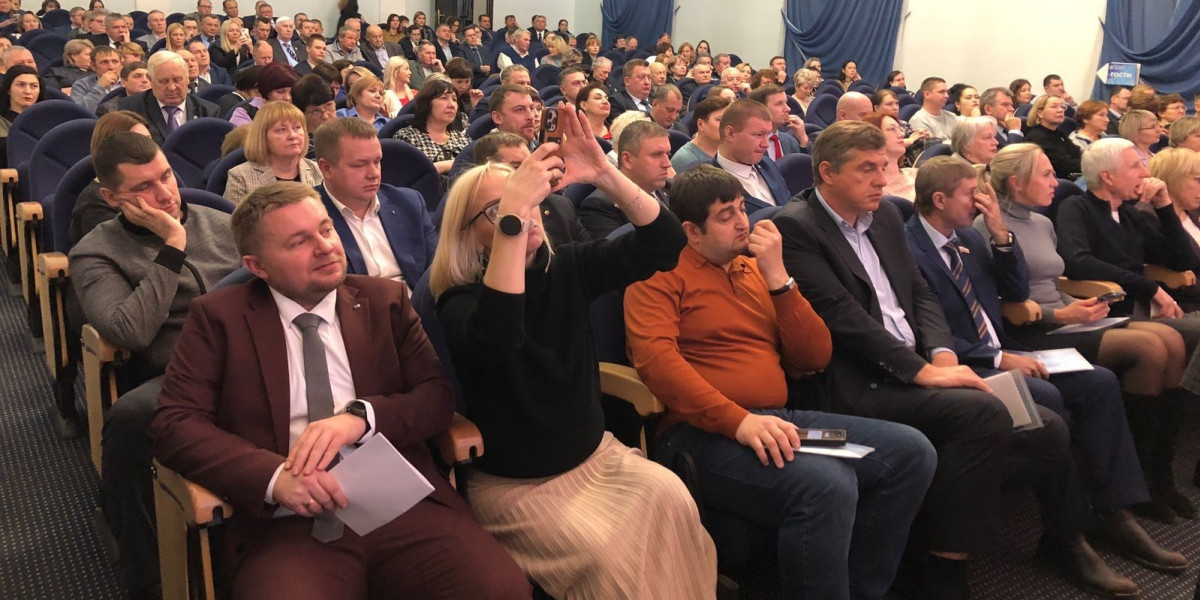 Губернатор Владимир Мазур дал поручения томским единороссам на партконференции