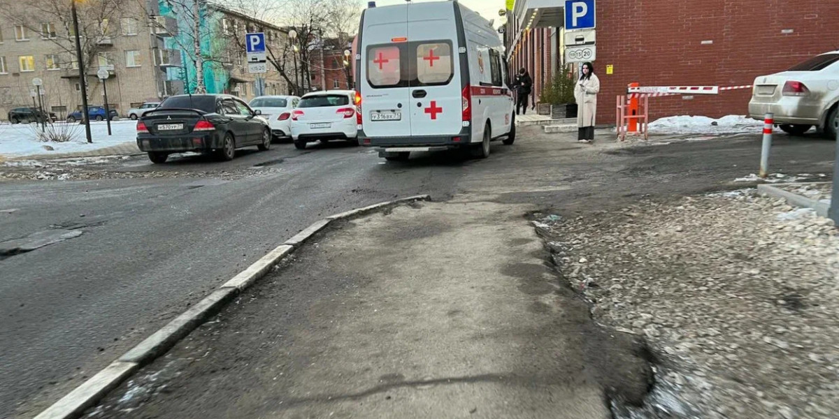 В Иванова на ребенка обрушилась наледь с крыши