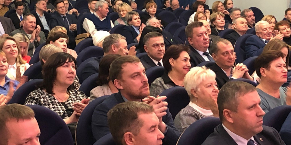 Губернатор Владимир Мазур дал поручения томским единороссам на партконференции