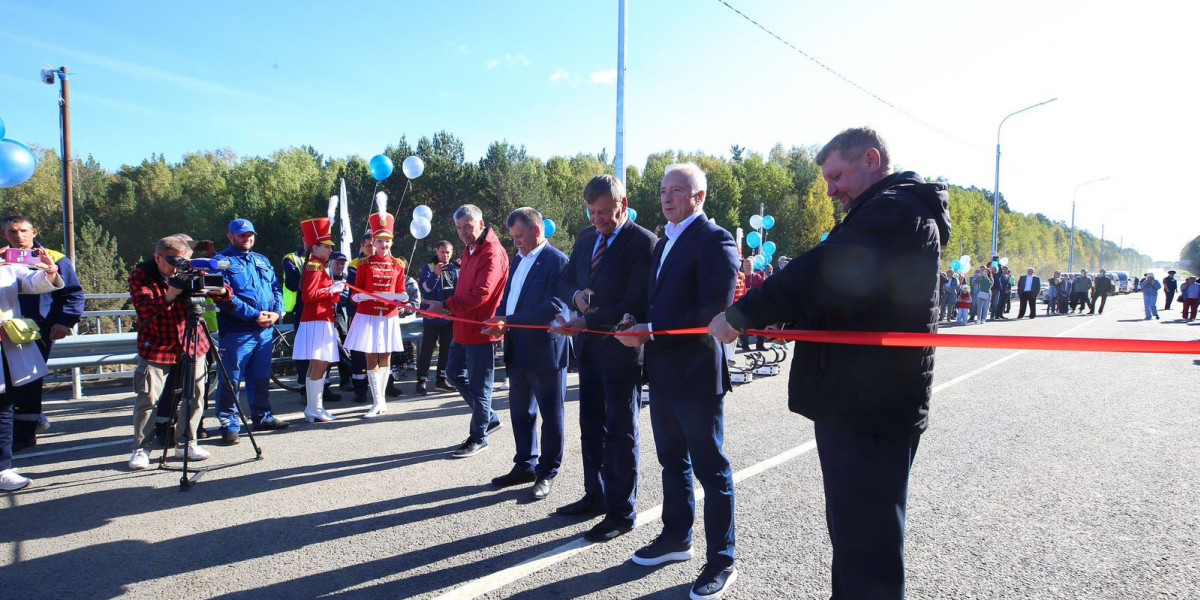 Автомобильное движение открылось на новом мосту через Яю в Томской области