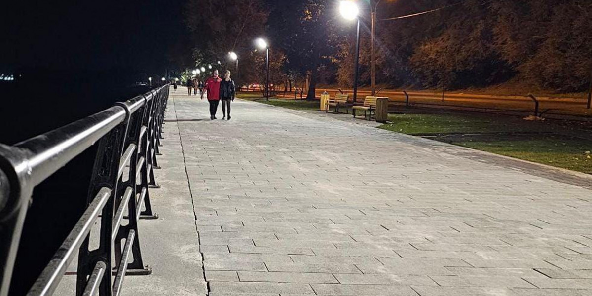 На Петровской набережной Воронежа заработала подсветка входной группы у Чернавского моста