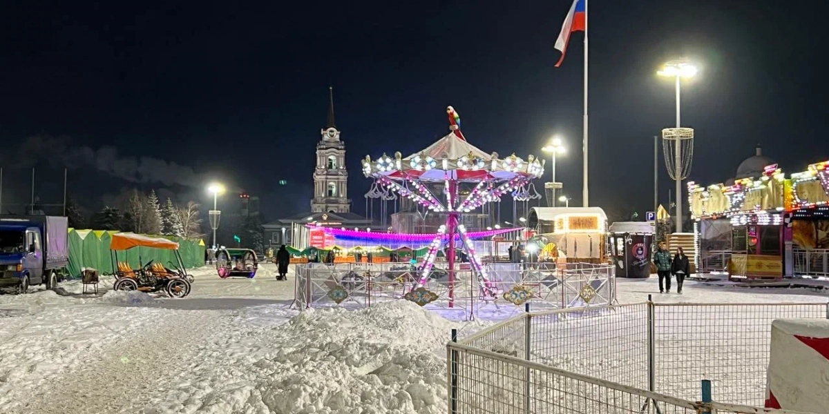 В Сызрани во дворе жилого дома появился снежный городок