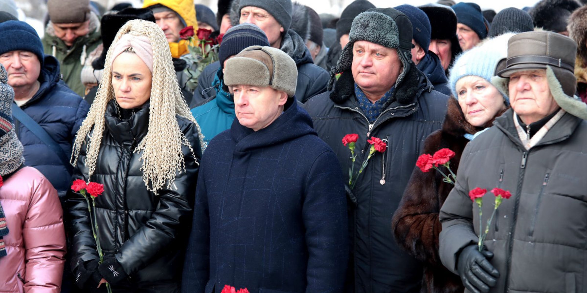 Томский губернатор Мазур почтил память воинов-интернационалистов в 35-ю годовщину вывода Советских войск из Афганистана