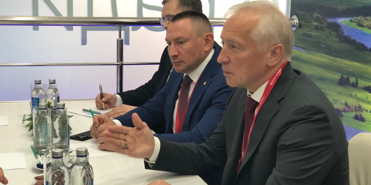 Губернатор Владимир Мазур договорился с Ozon о запуске в регионе сортировочного центра