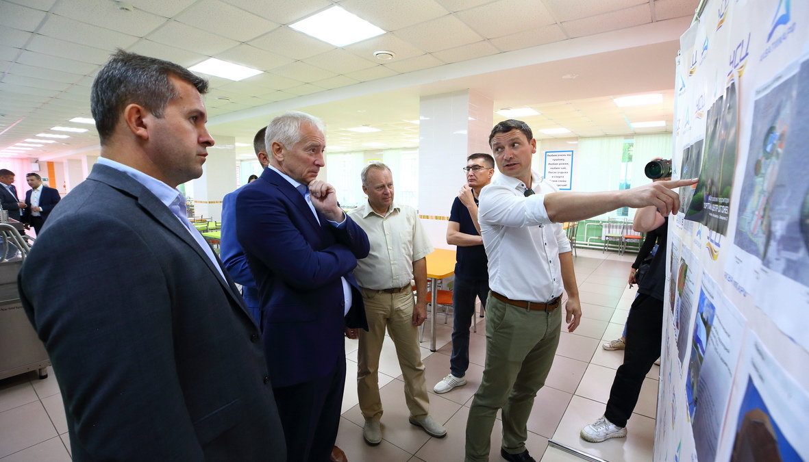 Губернатор Владимир Мазур проверил обновление детского лагеря «Огонек»