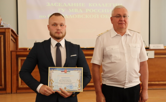 Евгений Куйвашев наградил волонтёров, которые спасли в лесу брата и сестру