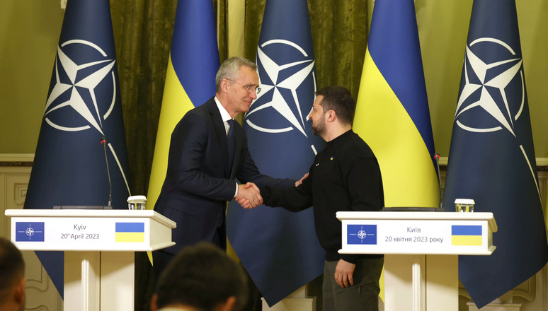 На Западе будут потирать руки от уничтожения восточных славян на Украине