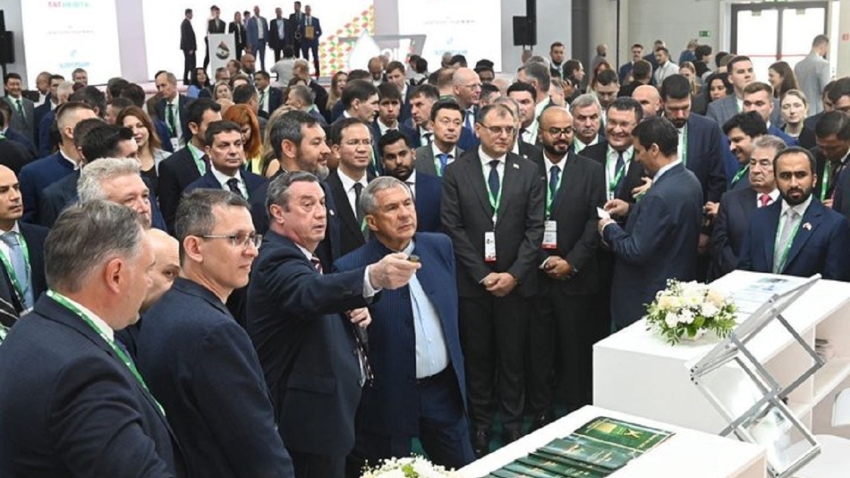 «Извлечение светлых нефтепродуктов — 93%»: на TatOilExpo Рустаму Минниханову презентовали успехи «ТАИФ-НК»