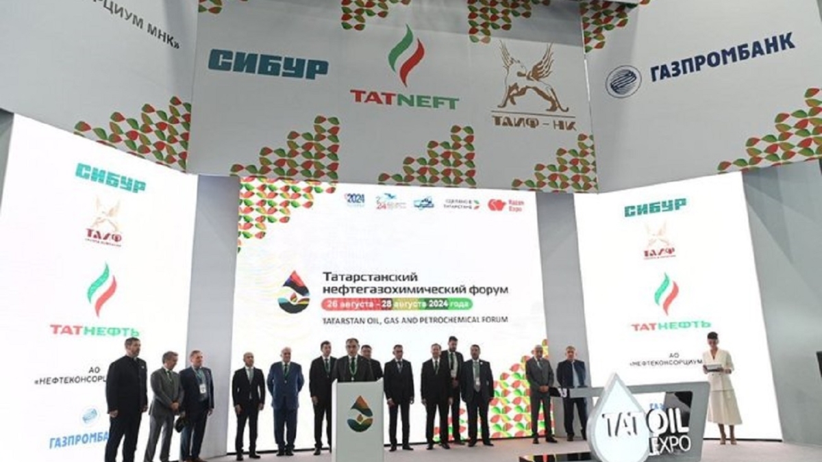 «Извлечение светлых нефтепродуктов — 93%»: на TatOilExpo Рустаму Минниханову презентовали успехи «ТАИФ-НК»
