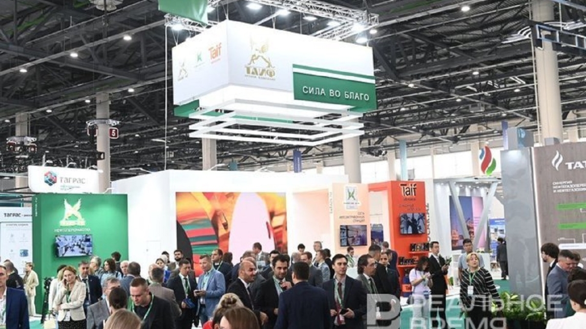 «Извлечение светлых нефтепродуктов — 93%»: на TatOilExpo Рустаму Минниханову презентовали успехи «ТАИФ-НК»