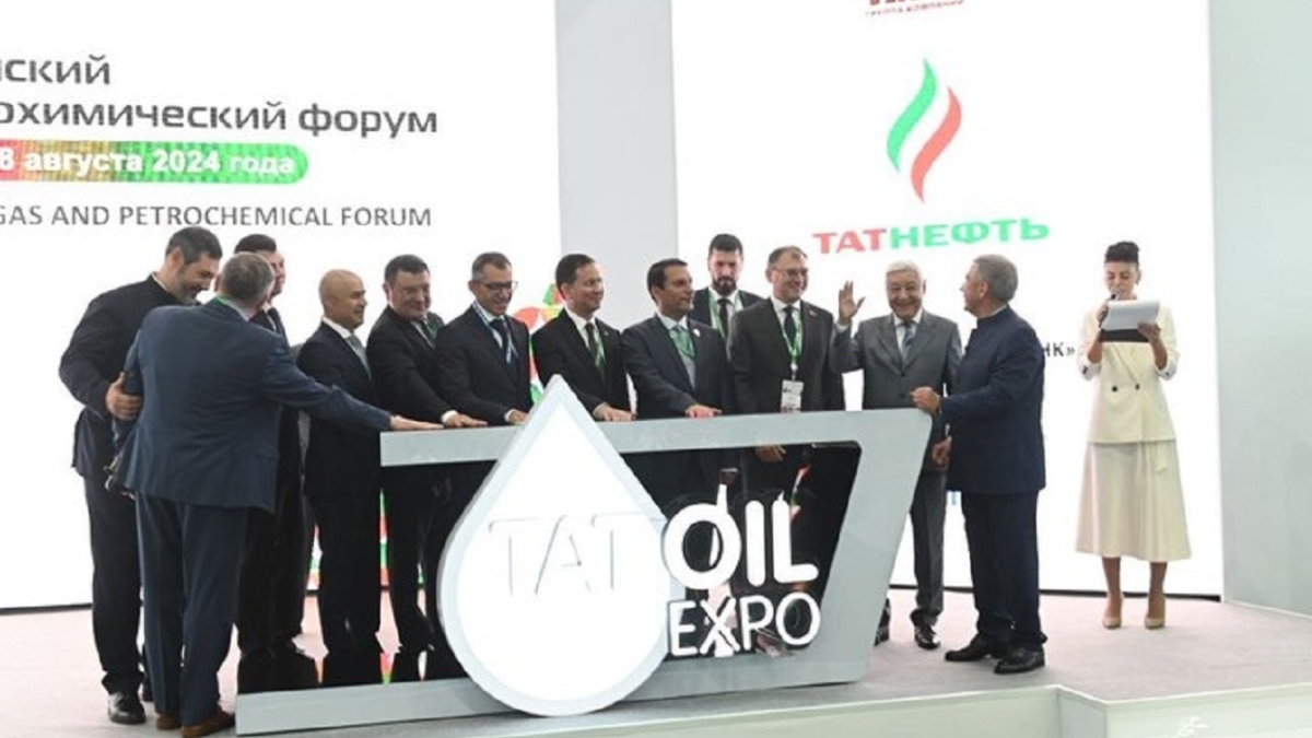 «Извлечение светлых нефтепродуктов — 93%»: на TatOilExpo Рустаму Минниханову презентовали успехи «ТАИФ-НК»