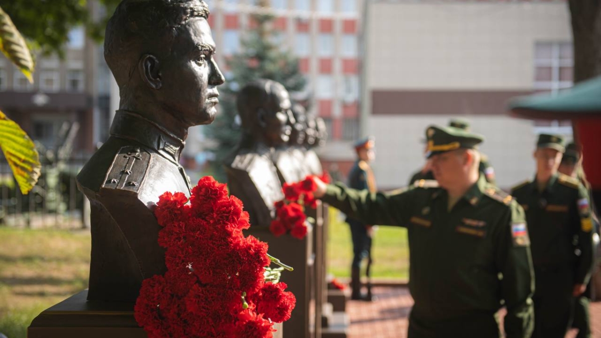 Смоленский Губернатор поздравил академию ВПВО ВС России имени маршала Василевского