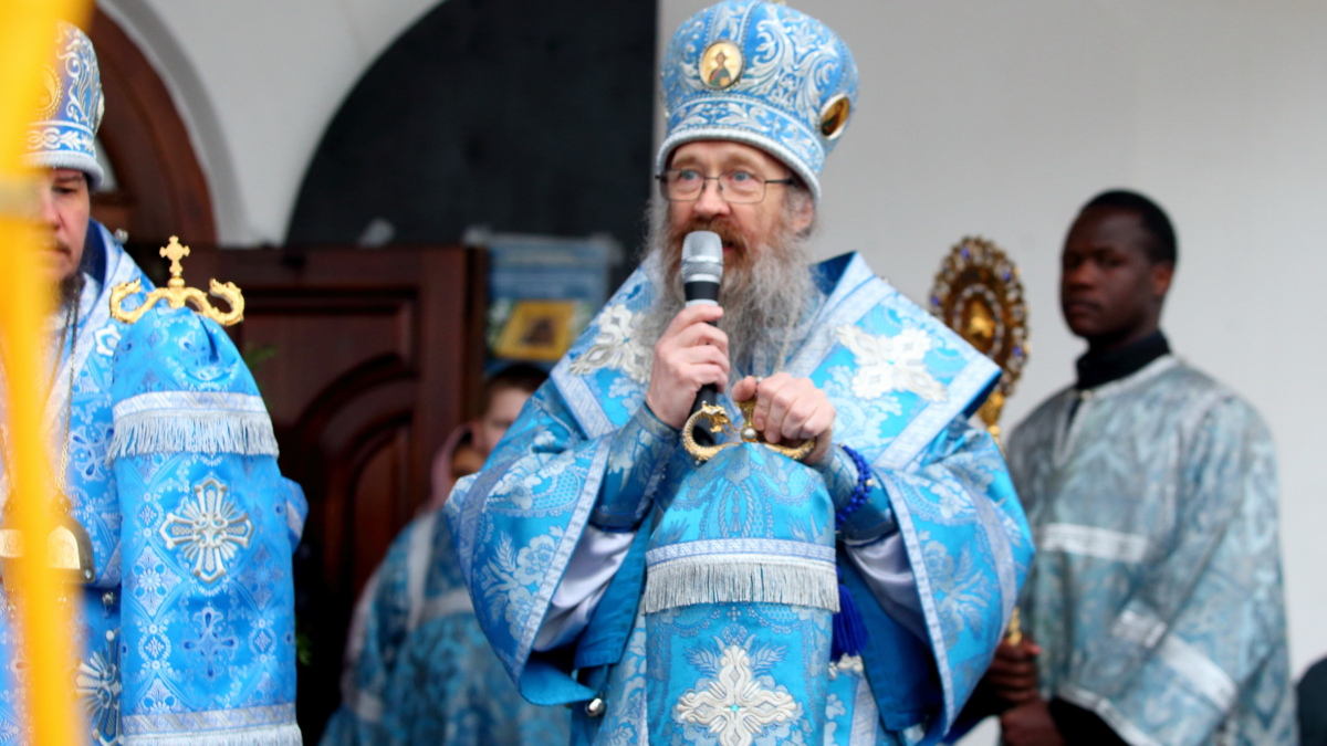 Губернатор Владимир Мазур принял участие в Крестном ходе с Казанской иконой Божией матери