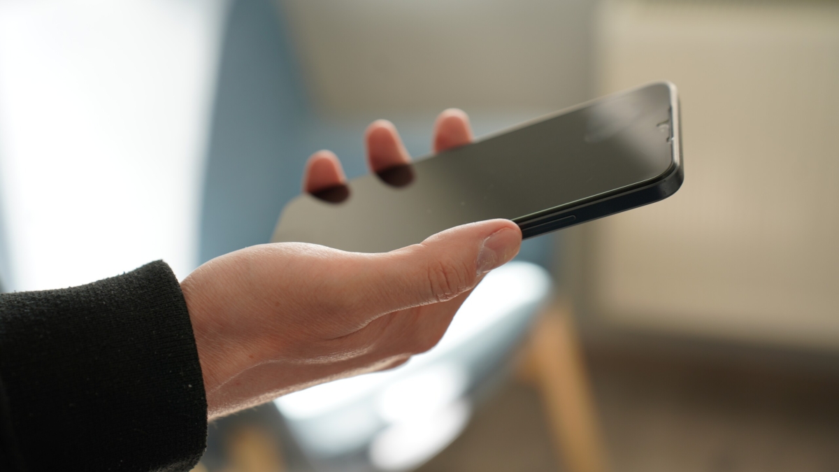 После представления нового поколения смартфонов iPhone 16 стоимость iPhone 15 упала на треть на российском рынке