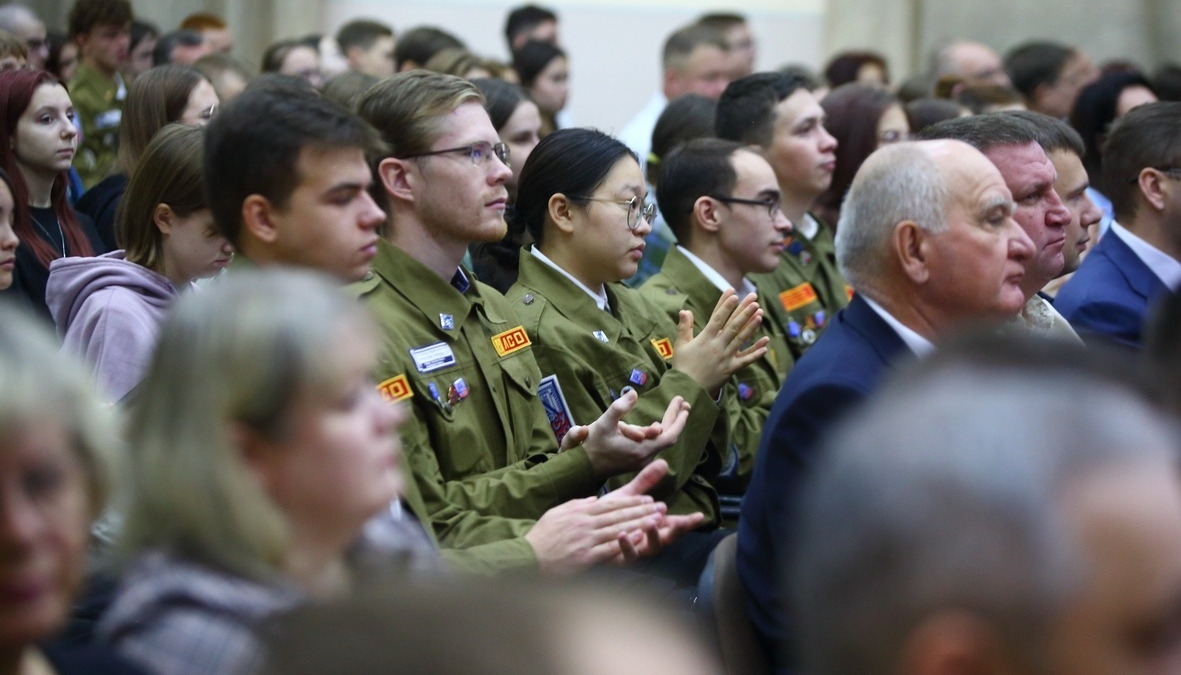 Губернатор Владимир Мазур открыл форум «Молодой специалист – строитель будущего»