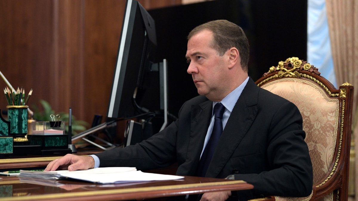 Медведев: новая власть в Киеве будет казнить тех, кто сейчас управляет страной