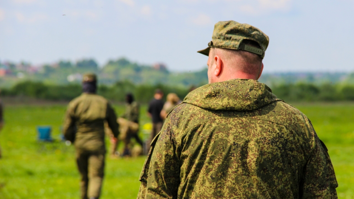 Военкор критикует возможный запрет использования военными личного транспорта