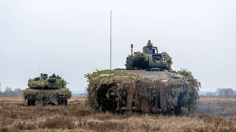 Официальный сайт Министерства обороны ФРГ www.bundeswehr.de/Йорг Хюттенхёльшер