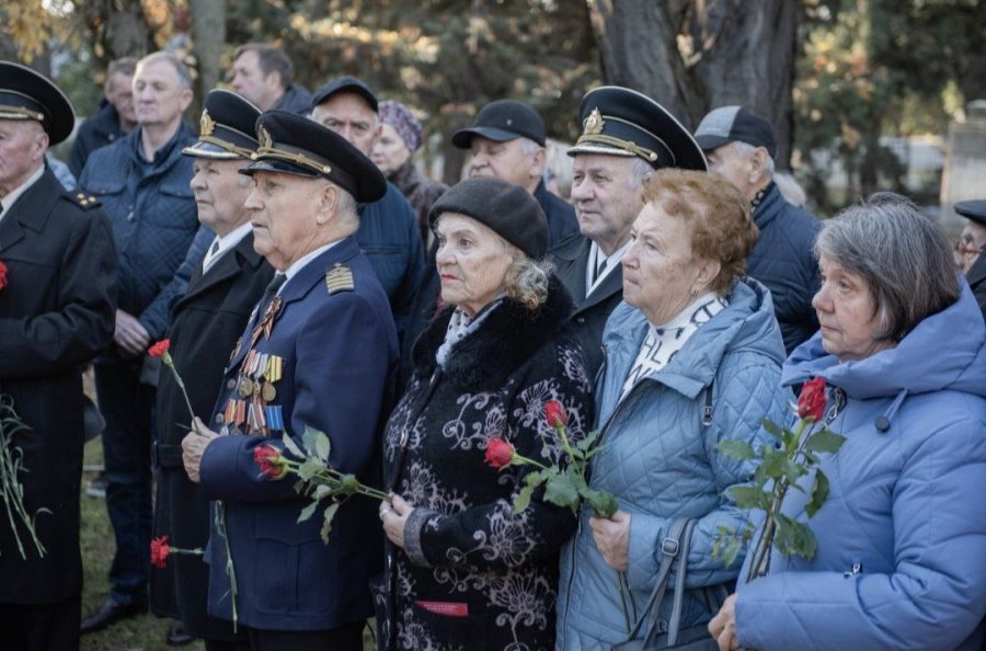 Севастопольцы собрались, чтобы выразить благодарность и уважение героическим предкам