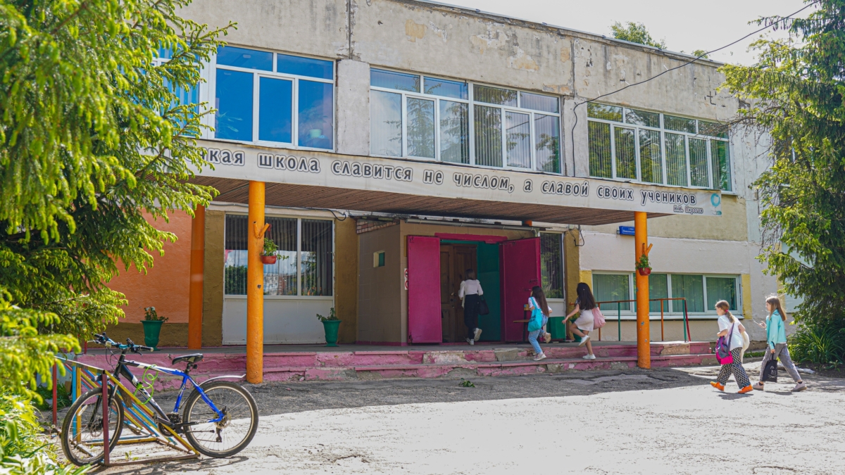 Ученица десятого класса обнаружила в школьном туалете камеру, направленную на унитаз ИА SM-News