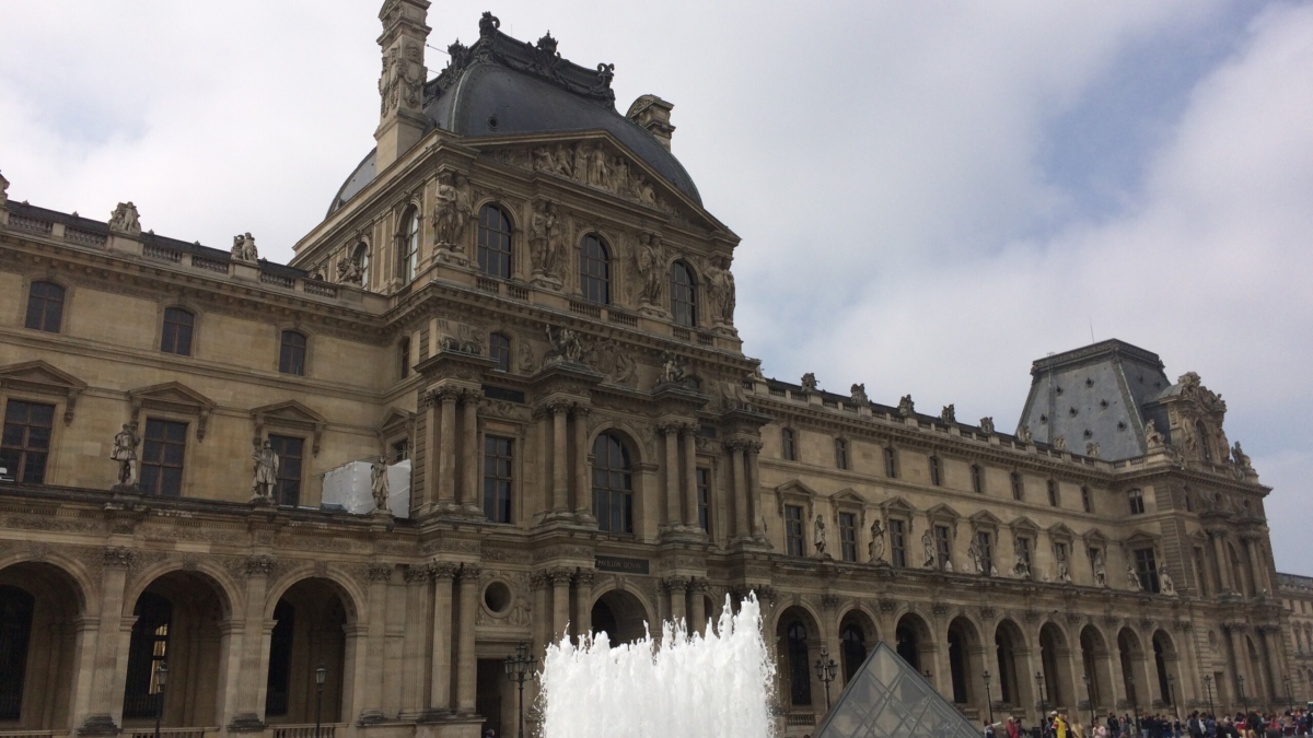 В Париже эвакуировали посетителей и персонал Эйфелевой башни ИА SM-News