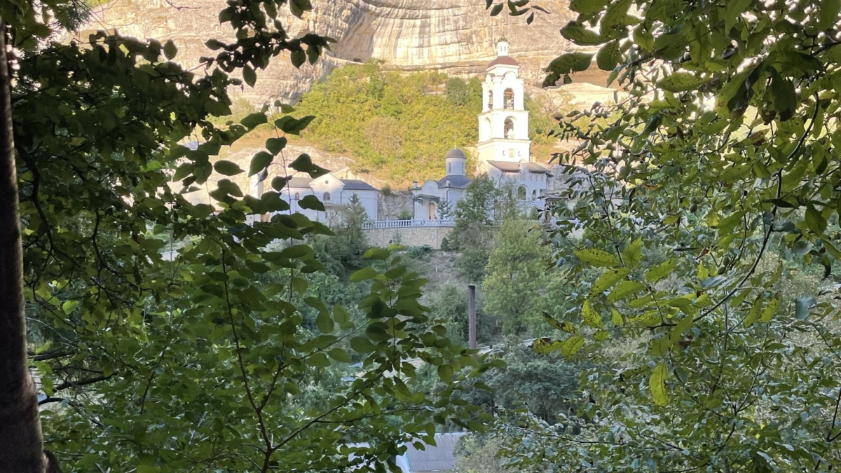 В Бахчисарайском районе Крыма спасатели нашли заблудившихся туристов с ребенком ООО «СДК»