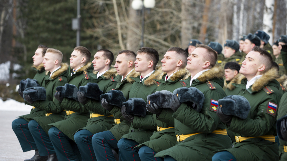Губернатор Мазур поздравил выпускников военного учебного центра Томского госуниверситета с окончанием учебы