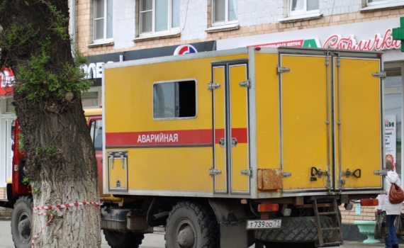Прокуратура следит за ситуацией: тепло и вода возвращаются в дома после ремонта магистрали