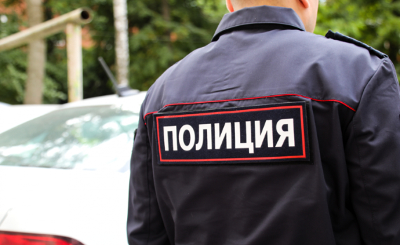 На «Василеостровской» молодой человек устроил стрельбу из сигнального пистолета