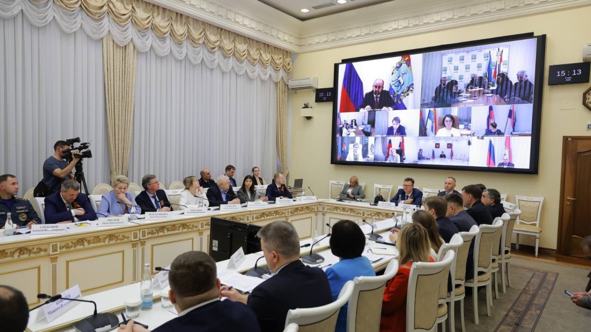 Подготовку к 9 Мая, капремонт школ, вывоз мусора обсудили на оперативном совещании в областном Правительстве