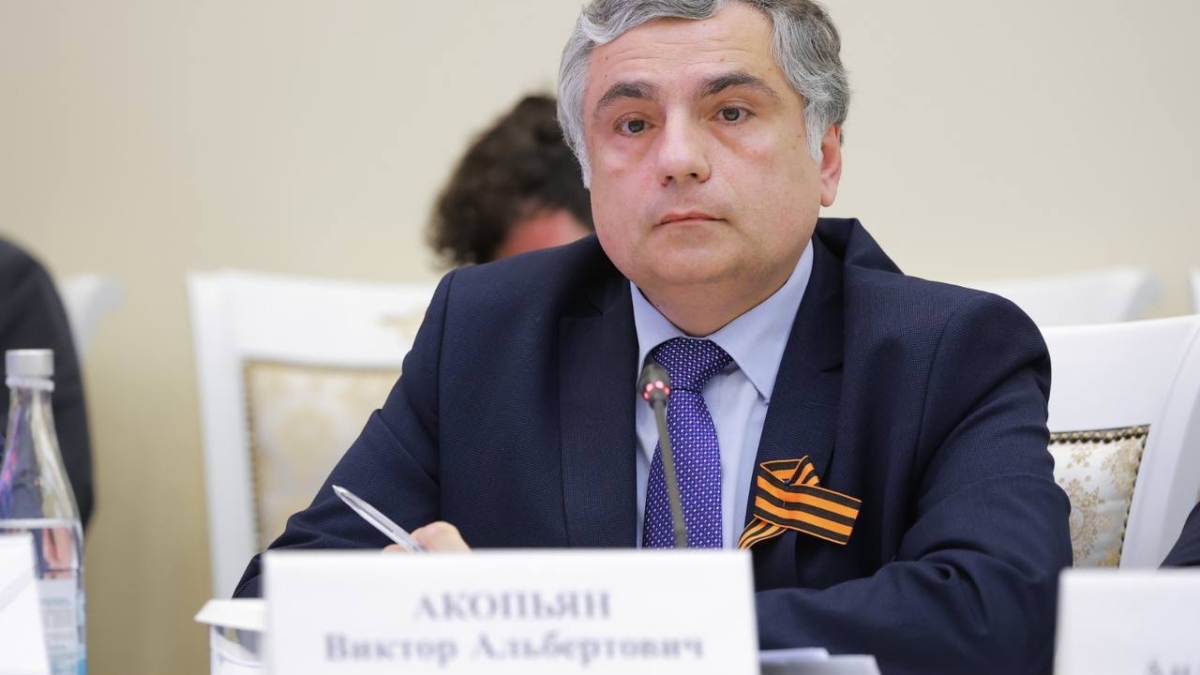 Подготовку к 9 Мая, капремонт школ, вывоз мусора обсудили на оперативном совещании в областном Правительстве