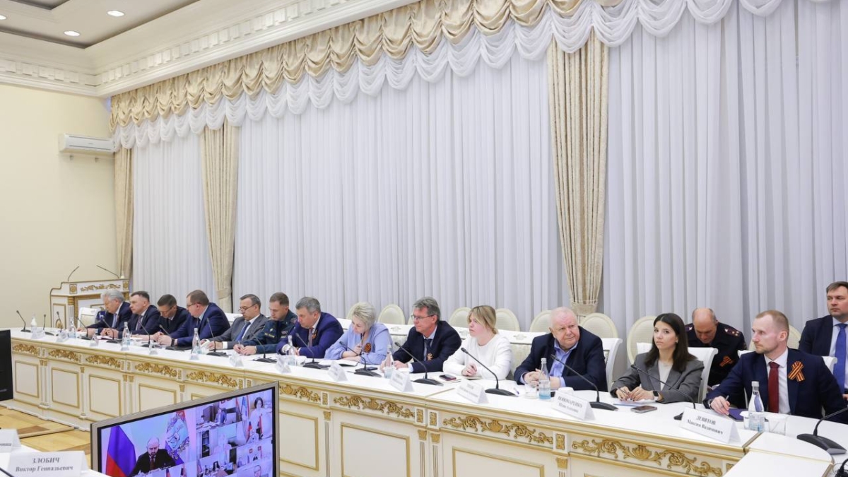Подготовку к 9 Мая, капремонт школ, вывоз мусора обсудили на оперативном совещании в областном Правительстве