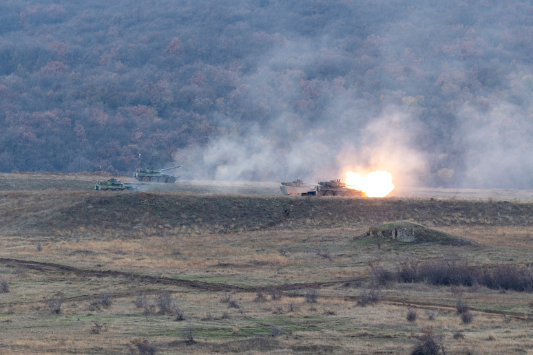 
                                    Военные меры не способны разрешить индийско-пакистанский конфликт, считает эксперт                                                                    