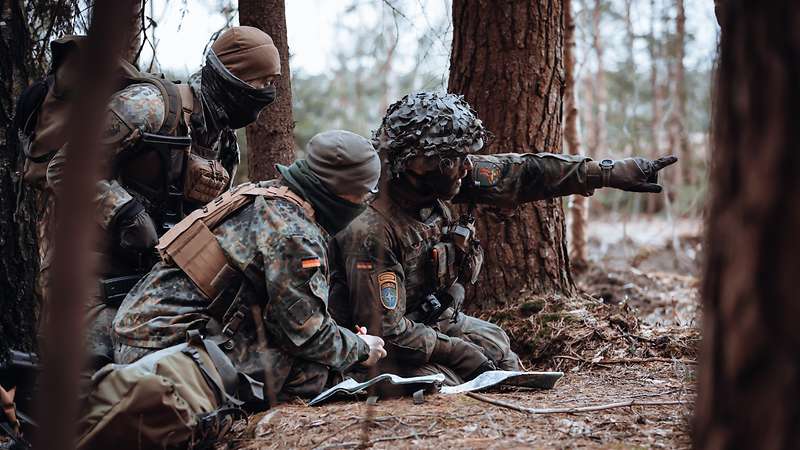 Официальный сайт Министерства обороны ФРГ www.bundeswehr.de/Флориан Зорге