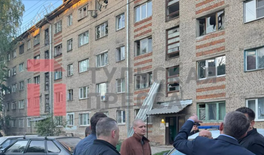 Губернатор Миляев встретился с жильцами поврежденного атакой дрона тульского дома