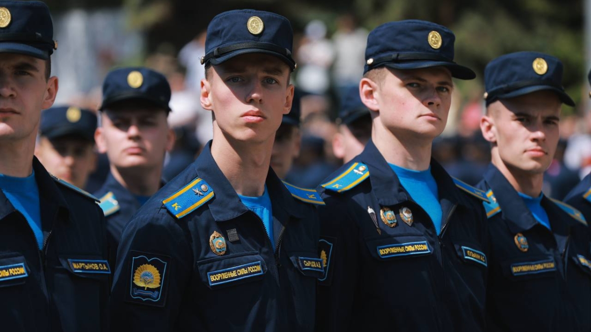 Вячеслав Федорищев поздравил Сызранское высшее военное училище летчиков с 85-летием