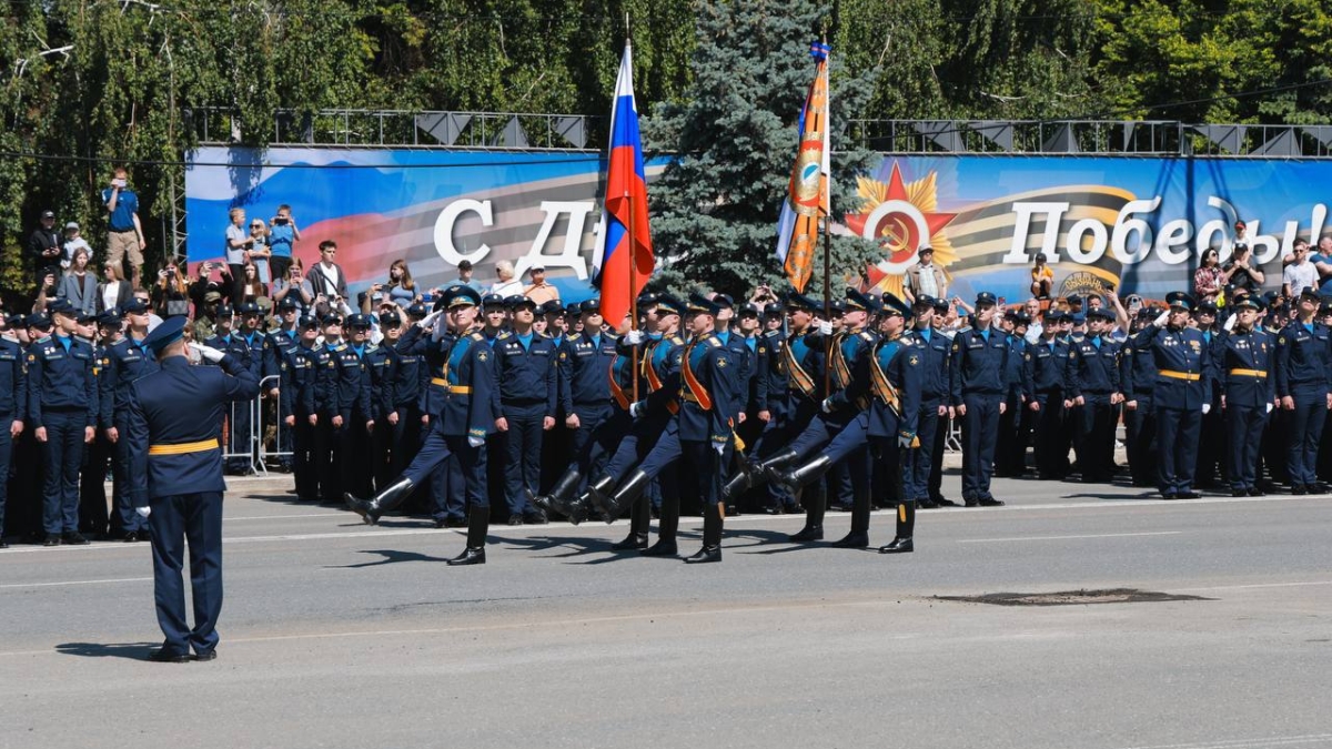 Вячеслав Федорищев поздравил Сызранское высшее военное училище летчиков с 85-летием