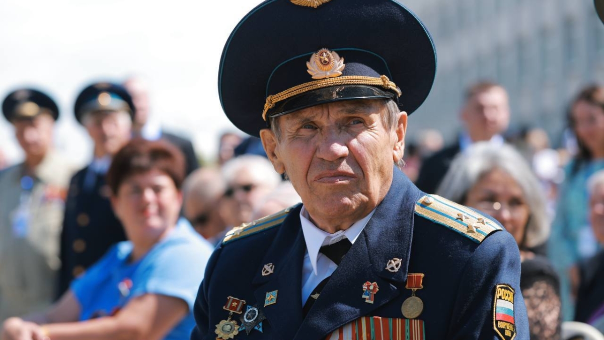 Вячеслав Федорищев поздравил Сызранское высшее военное училище летчиков с 85-летием