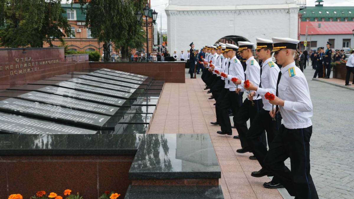Вячеслав Федорищев поздравил Сызранское высшее военное училище летчиков с 85-летием