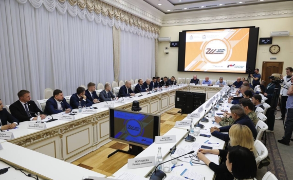 Вячеслав Федорищев встретился с выпускниками первого потока регпрограммы «Школа героев»